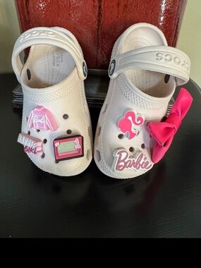 Barbie Authentic Crocs-Little Girls,Light Pink Barbie Charm Clogs - Sz 8